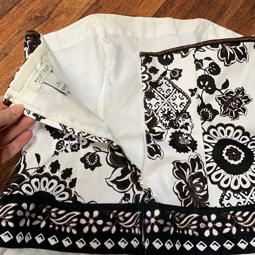 White House Black Market Black and White Floral Strapless Top - Picture 6 of 11
